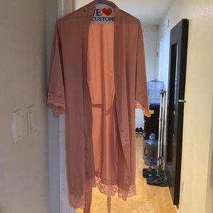 One size fit all - pink satin robe